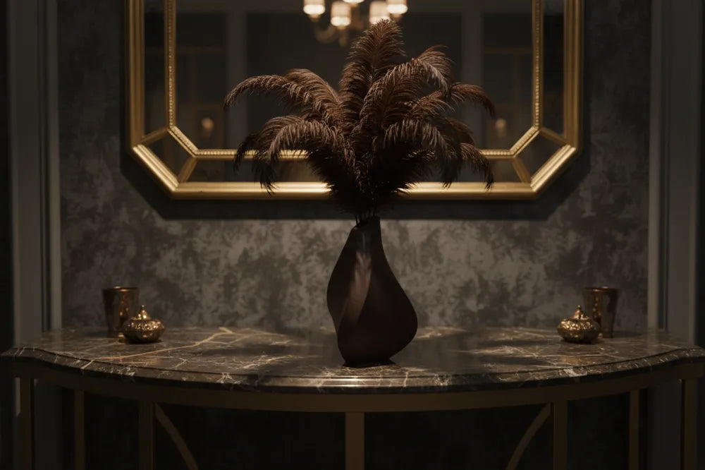 Vase Kairos Flux dans un intérieur moderne minimaliste avec pampas